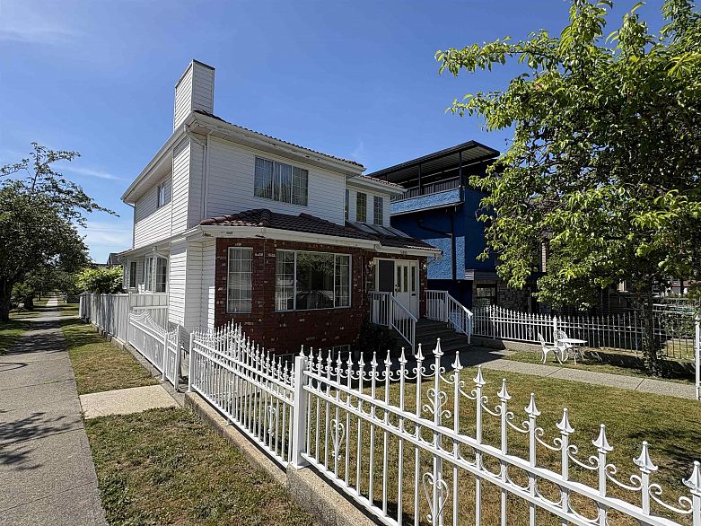 5095 Nanaimo Street