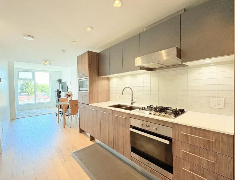 522 2220 Kingsway