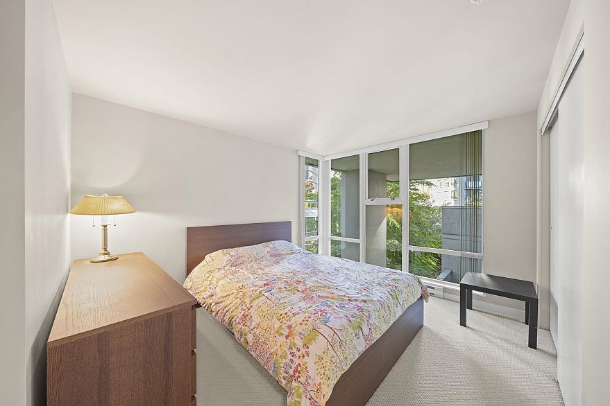 306 583 Beach Crescent