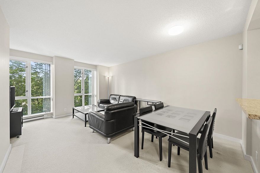 306 583 Beach Crescent