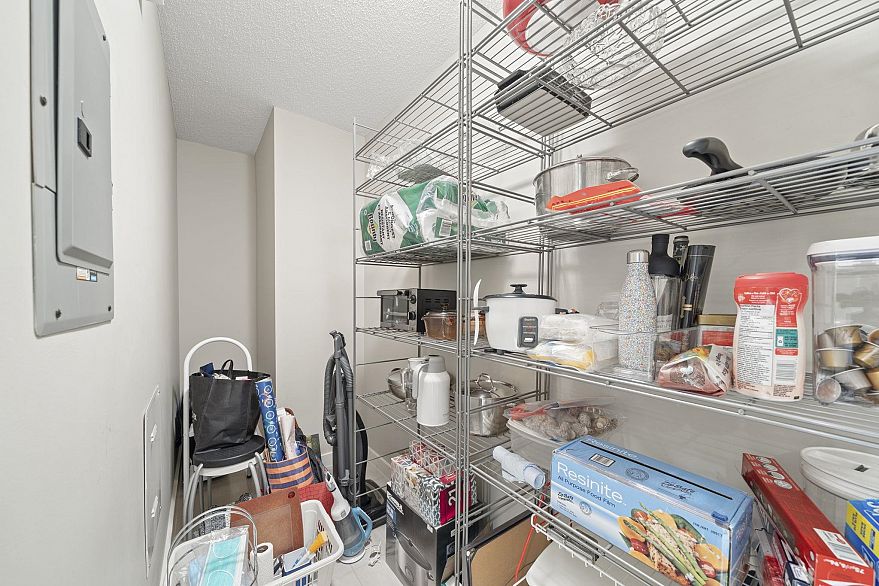 306 583 Beach Crescent
