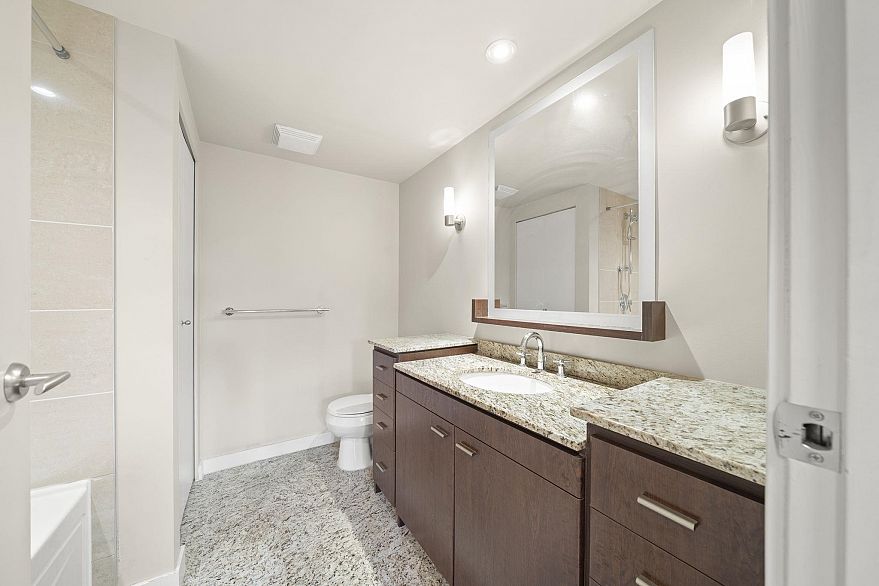 306 583 Beach Crescent