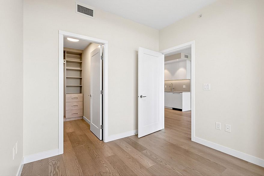 1307 6138 Birney Avenue