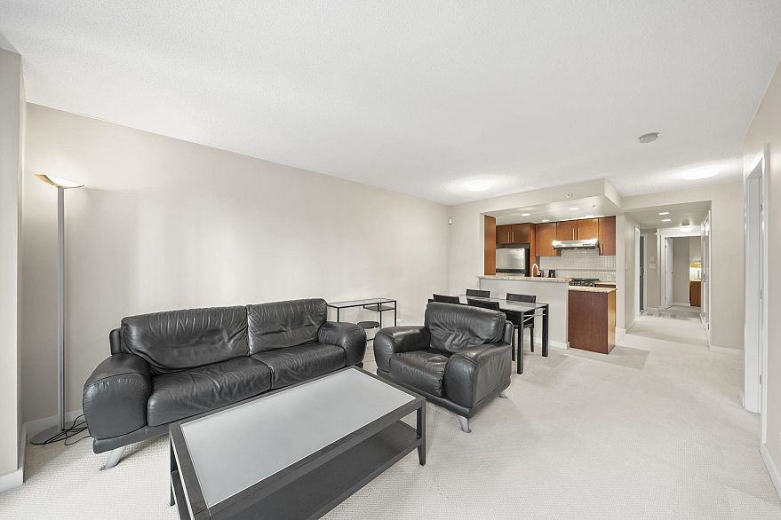 306 583 Beach Crescent
