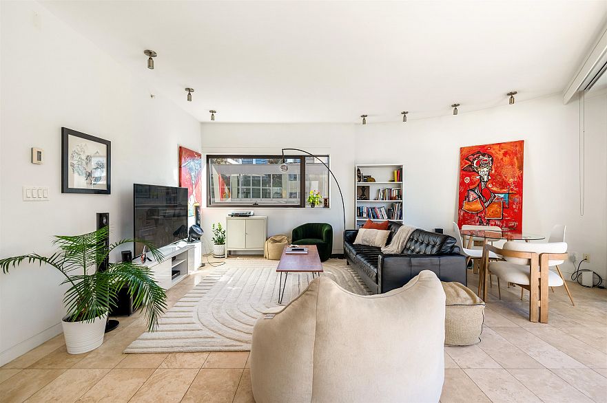 1406 838 W Hastings Street