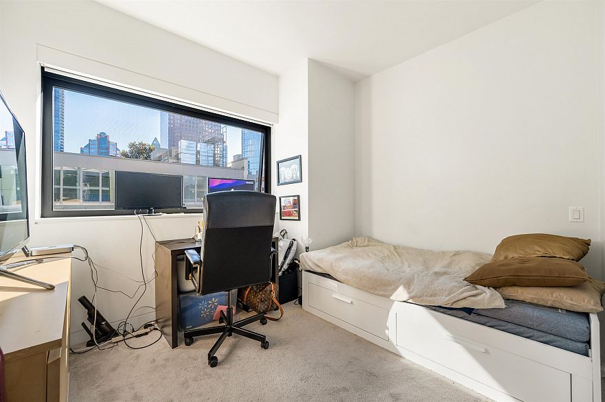 1406 838 W Hastings Street
