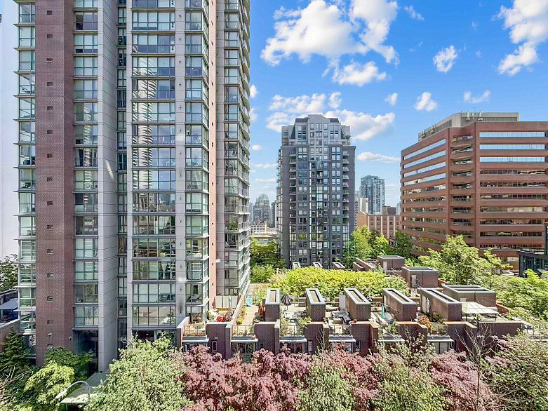 708 1050 Burrard Street