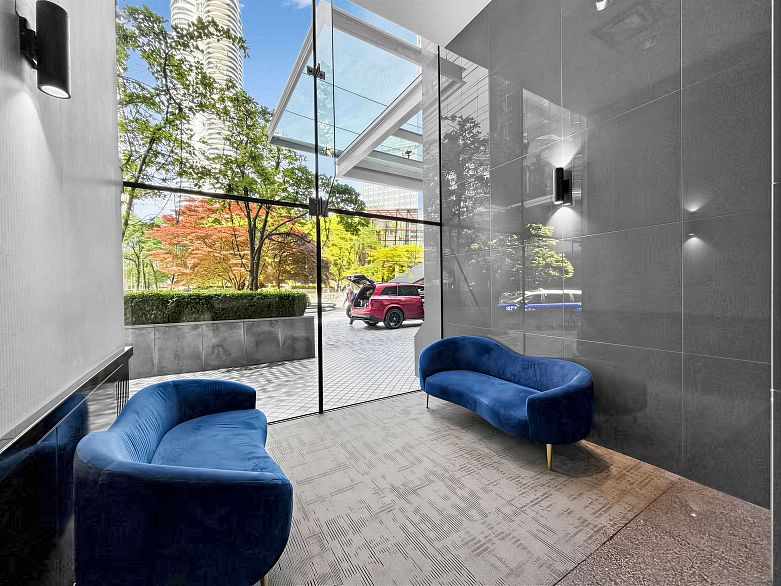 708 1050 Burrard Street