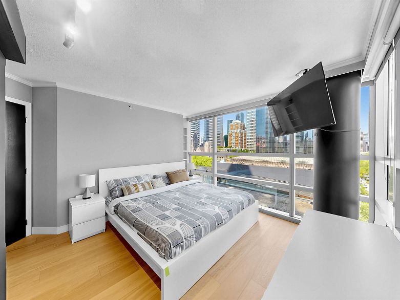 708 1050 Burrard Street
