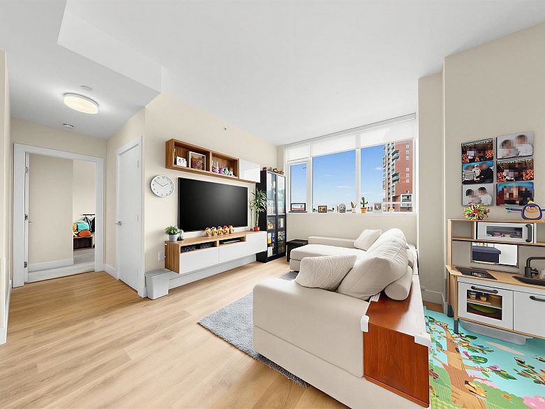 903 3451 Sawmill Crescent