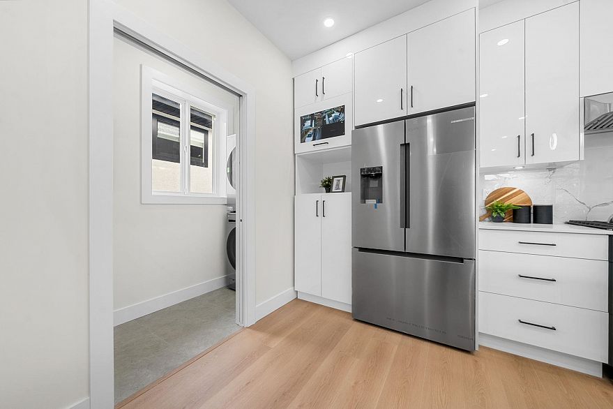 279 E 48th Avenue