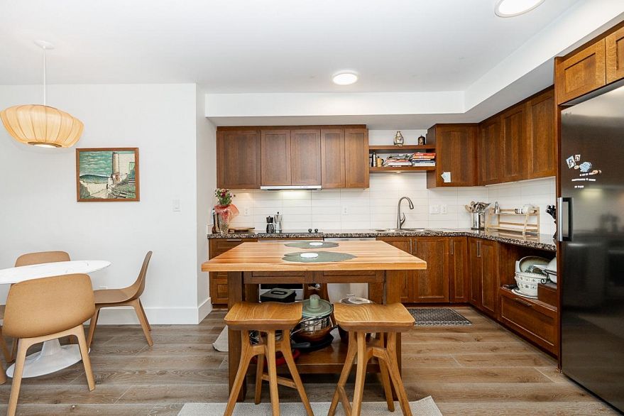 331 2288 W Broadway