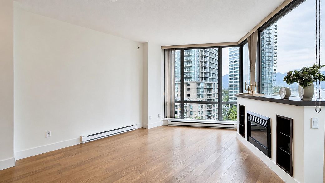 701 1228 W Hastings Street