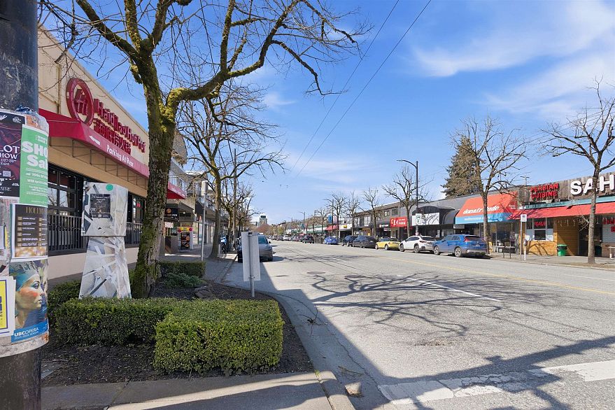 211 3250 W Broadway