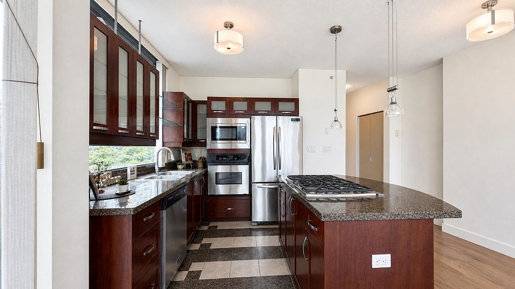 701 1228 W Hastings Street