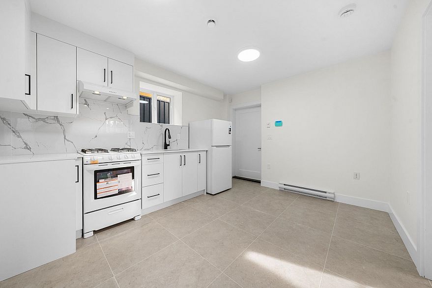 279 E 48th Avenue