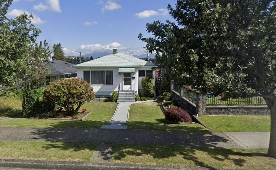 3167 E 14th Avenue