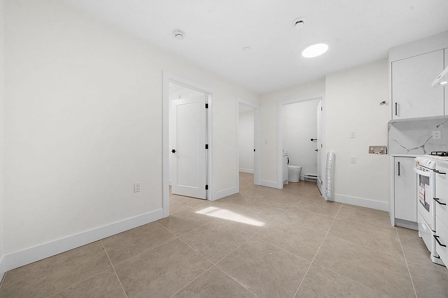 279 E 48th Avenue