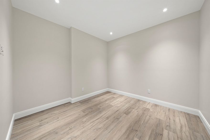 1458 W 45th Avenue