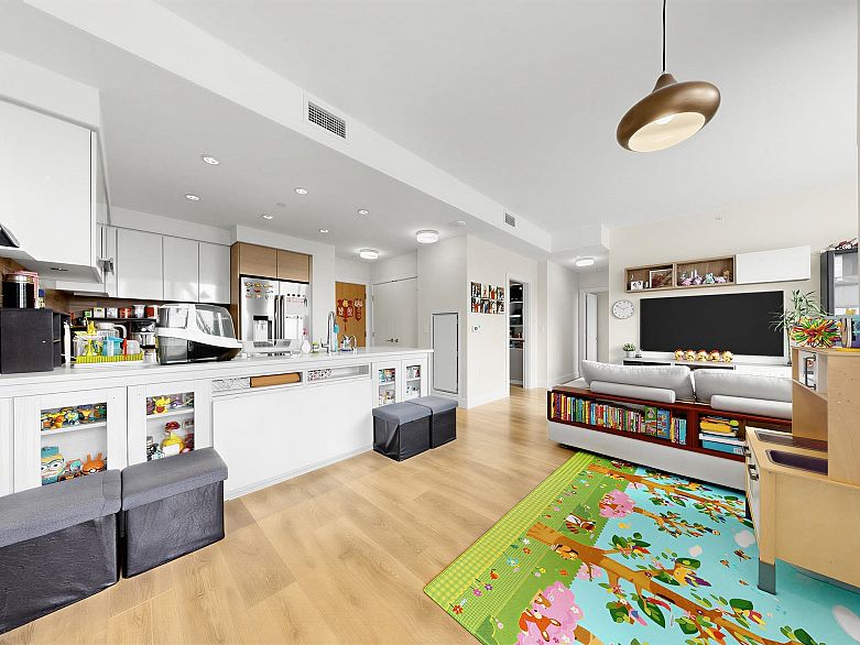 903 3451 Sawmill Crescent