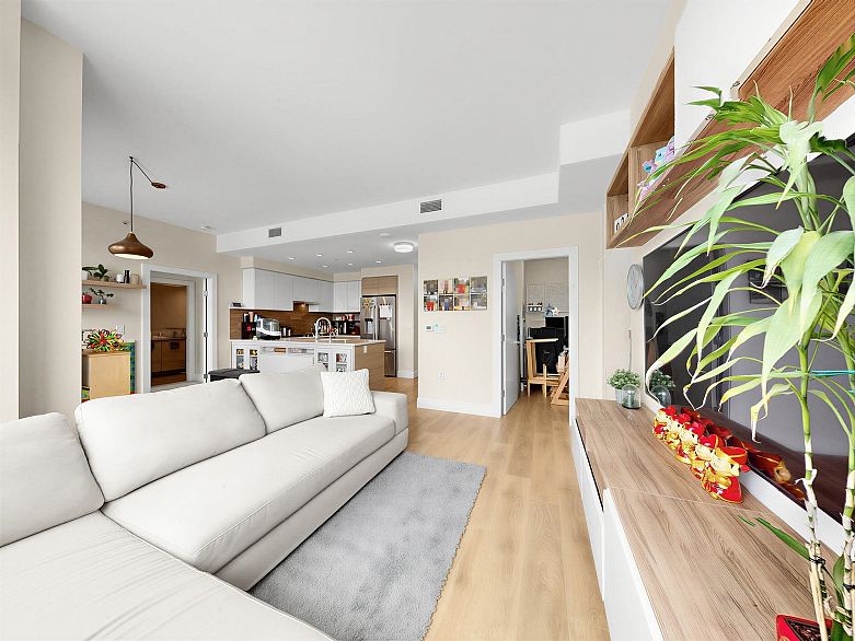 903 3451 Sawmill Crescent