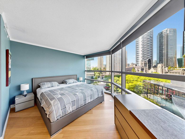 708 1050 Burrard Street