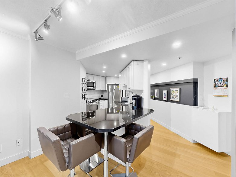 708 1050 Burrard Street