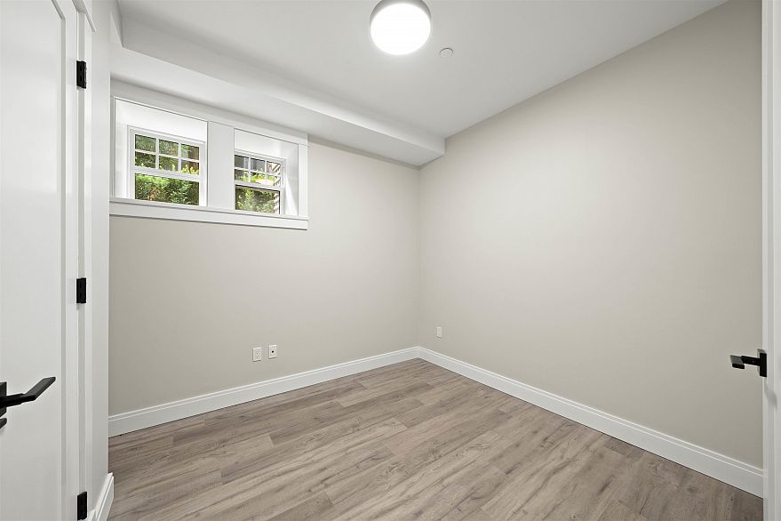 1458 W 45th Avenue