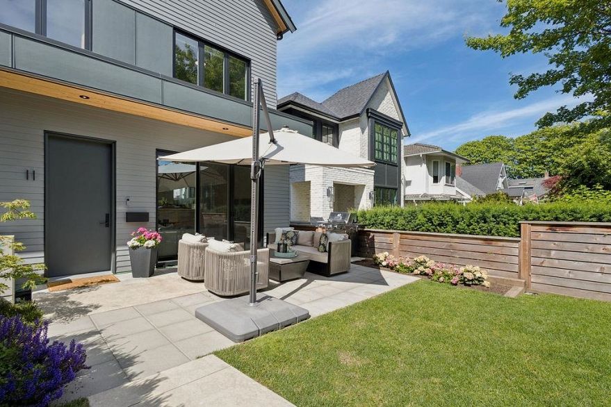 11 E 19th Avenue