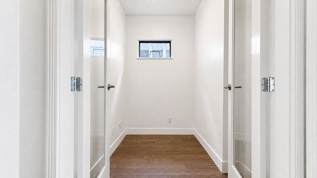 701 1228 W Hastings Street