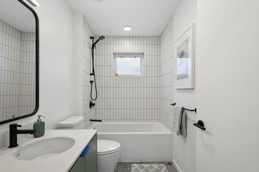 11 E 19th Avenue