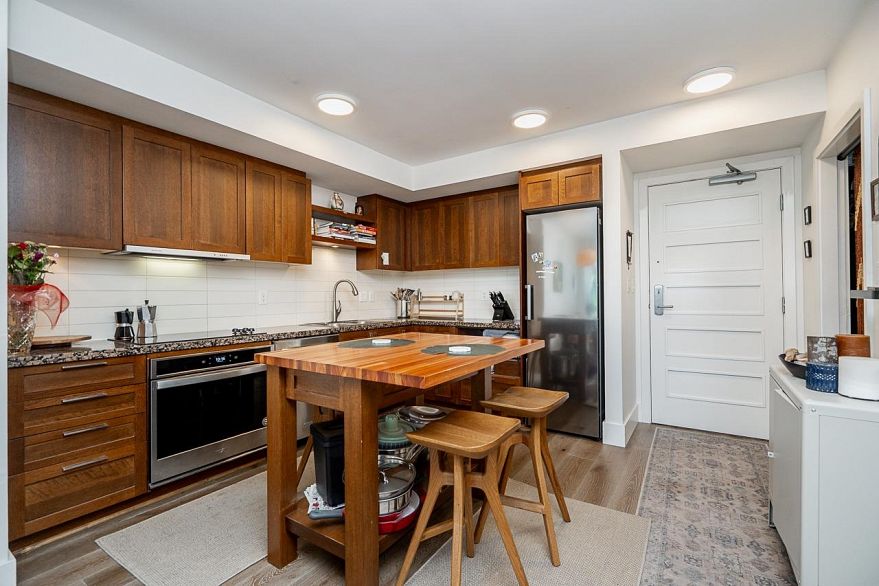 331 2288 W Broadway