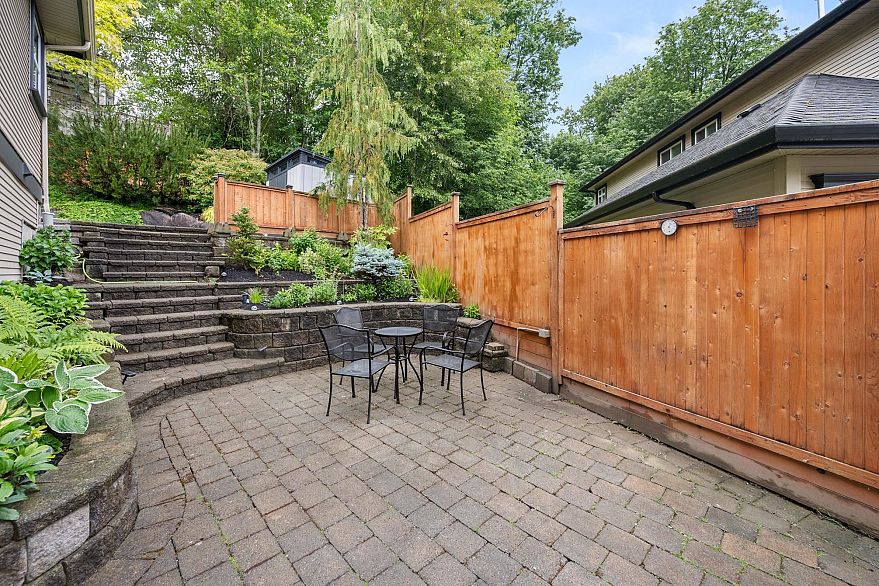 3887 Angus Crescent