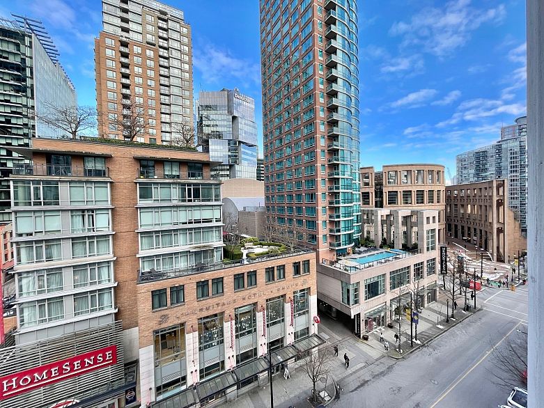 703 480 Robson Street