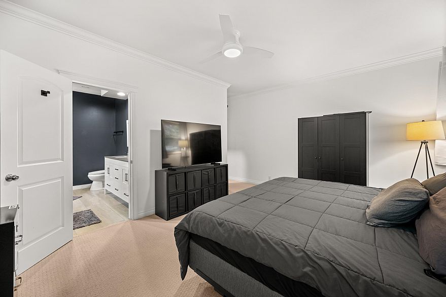 3887 Angus Crescent