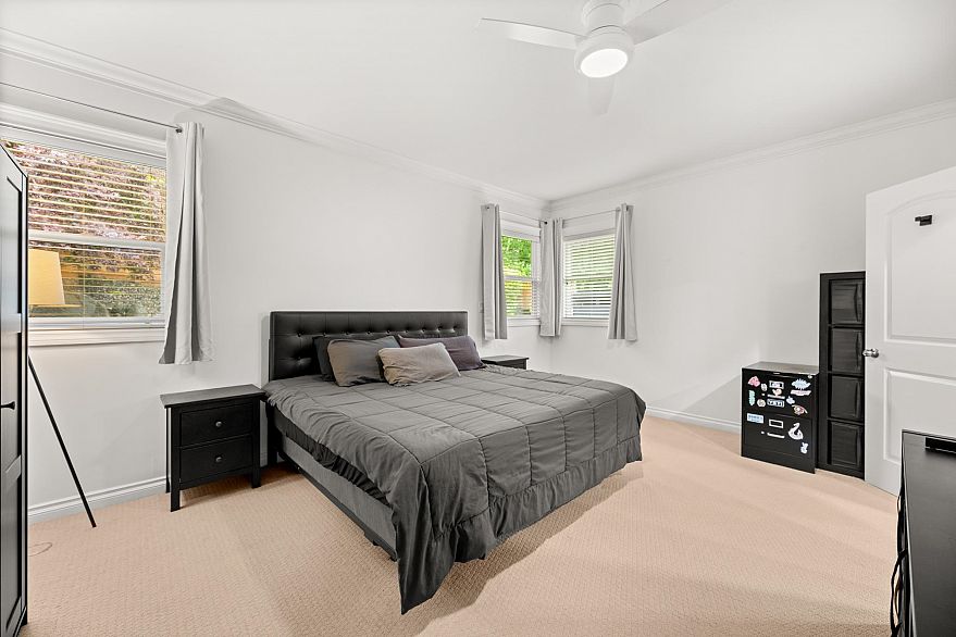3887 Angus Crescent