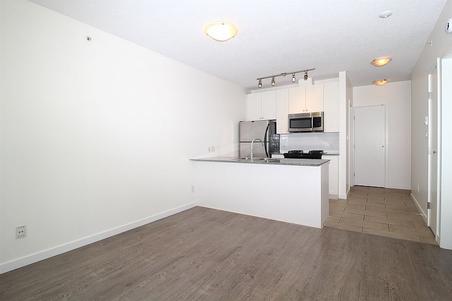 703 480 Robson Street