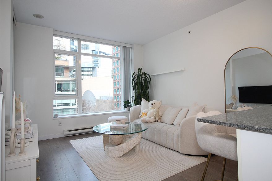 703 480 Robson Street