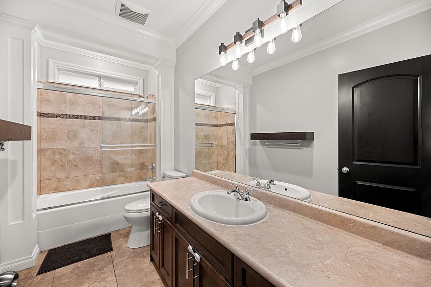 3887 Angus Crescent