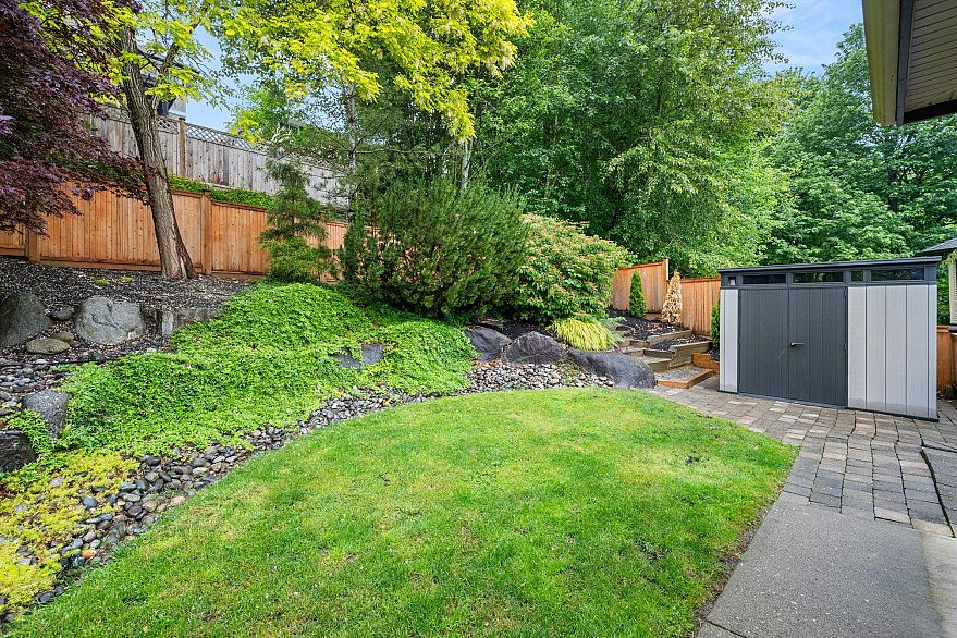 3887 Angus Crescent
