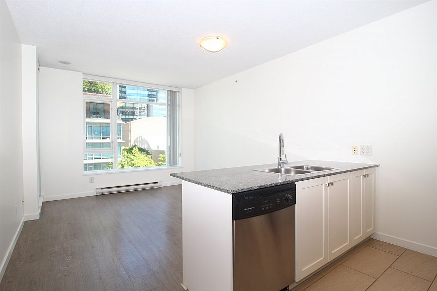 703 480 Robson Street