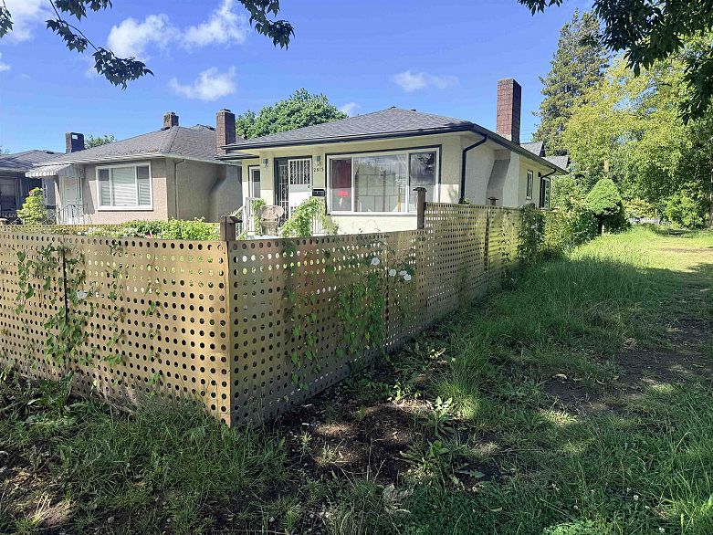 2815 Nanaimo Street