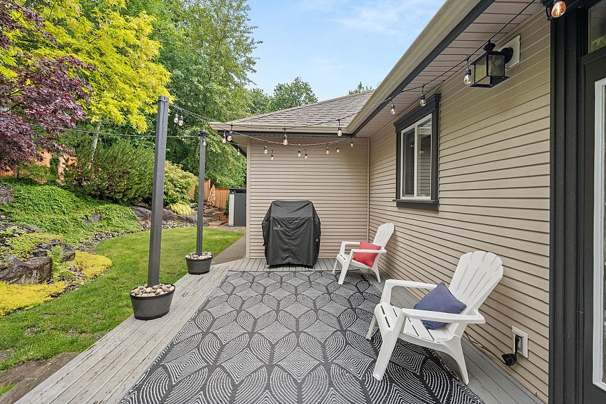 3887 Angus Crescent