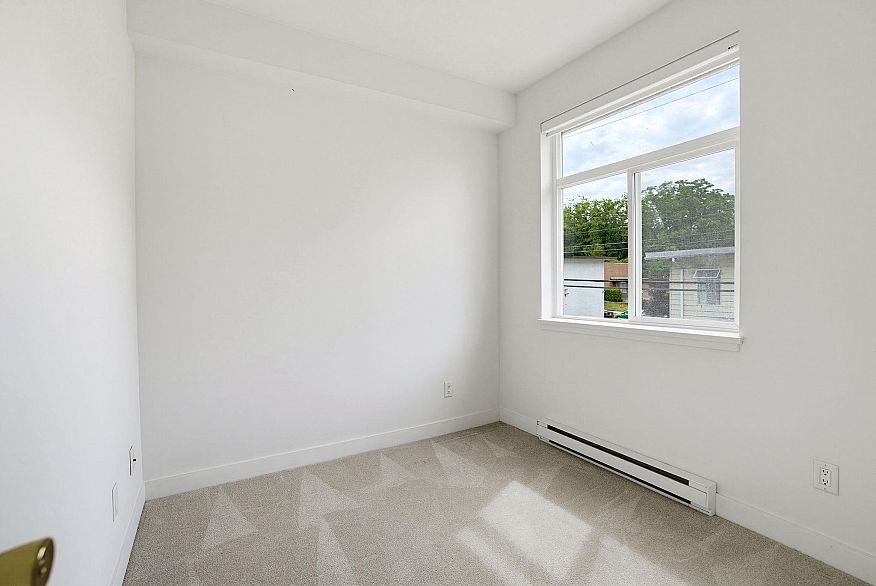 206 5632 Kings Road