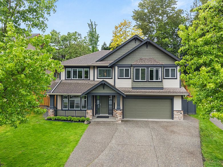3887 Angus Crescent