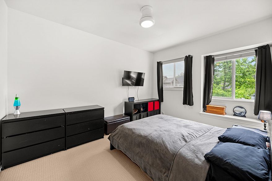 3887 Angus Crescent