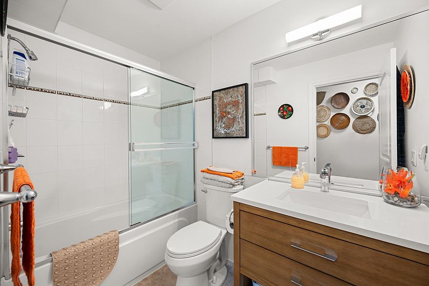 3887 Angus Crescent