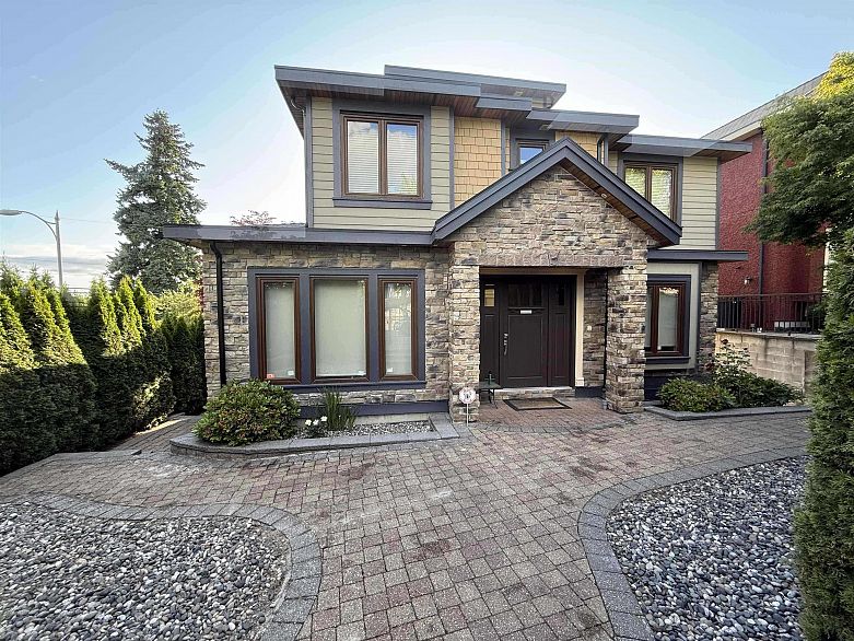 7689 Jasper Crescent