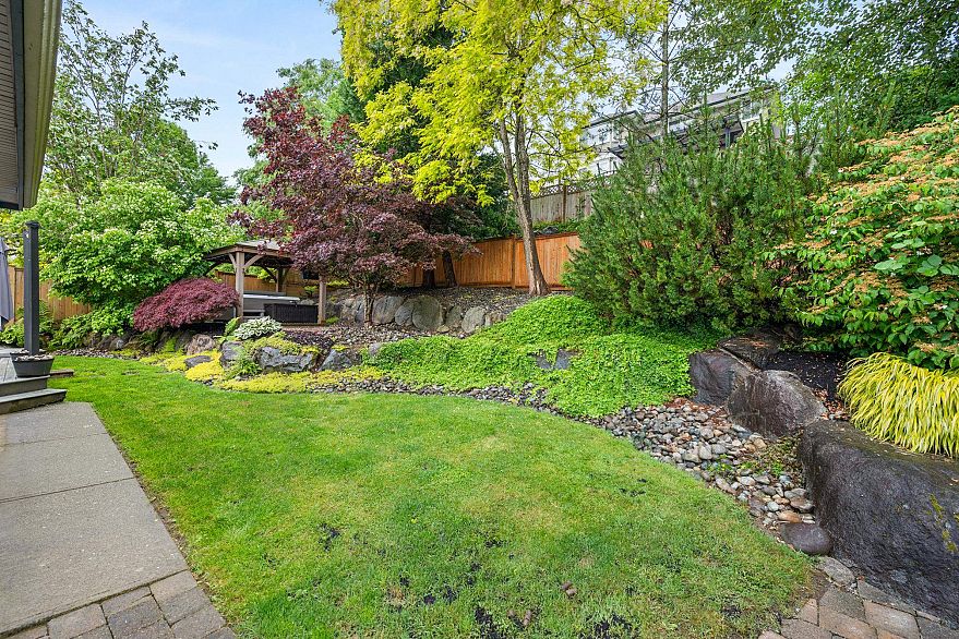 3887 Angus Crescent