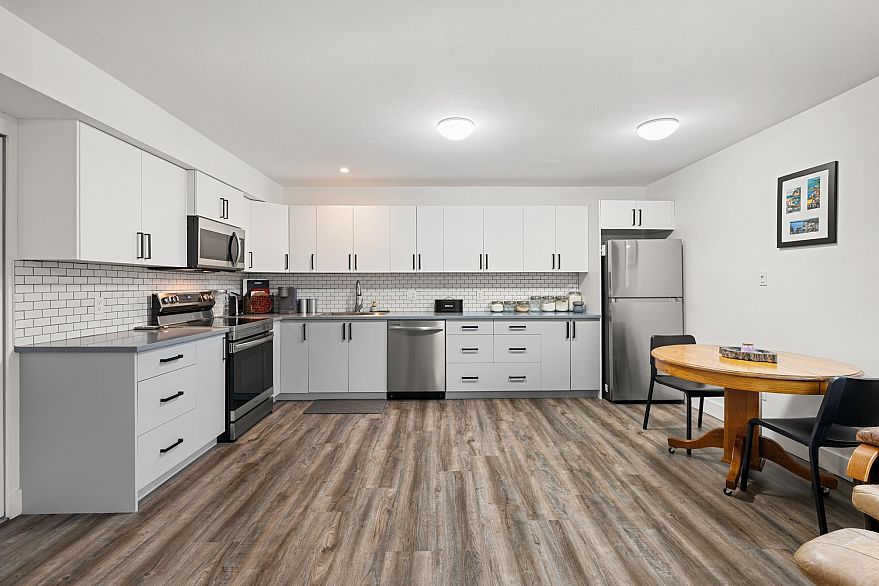 3887 Angus Crescent
